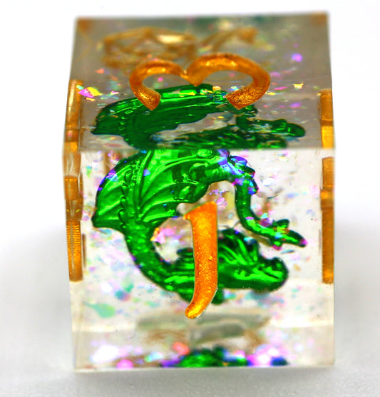 金属製のグリーンドラゴンが入った鋭いエッジのダイスセット